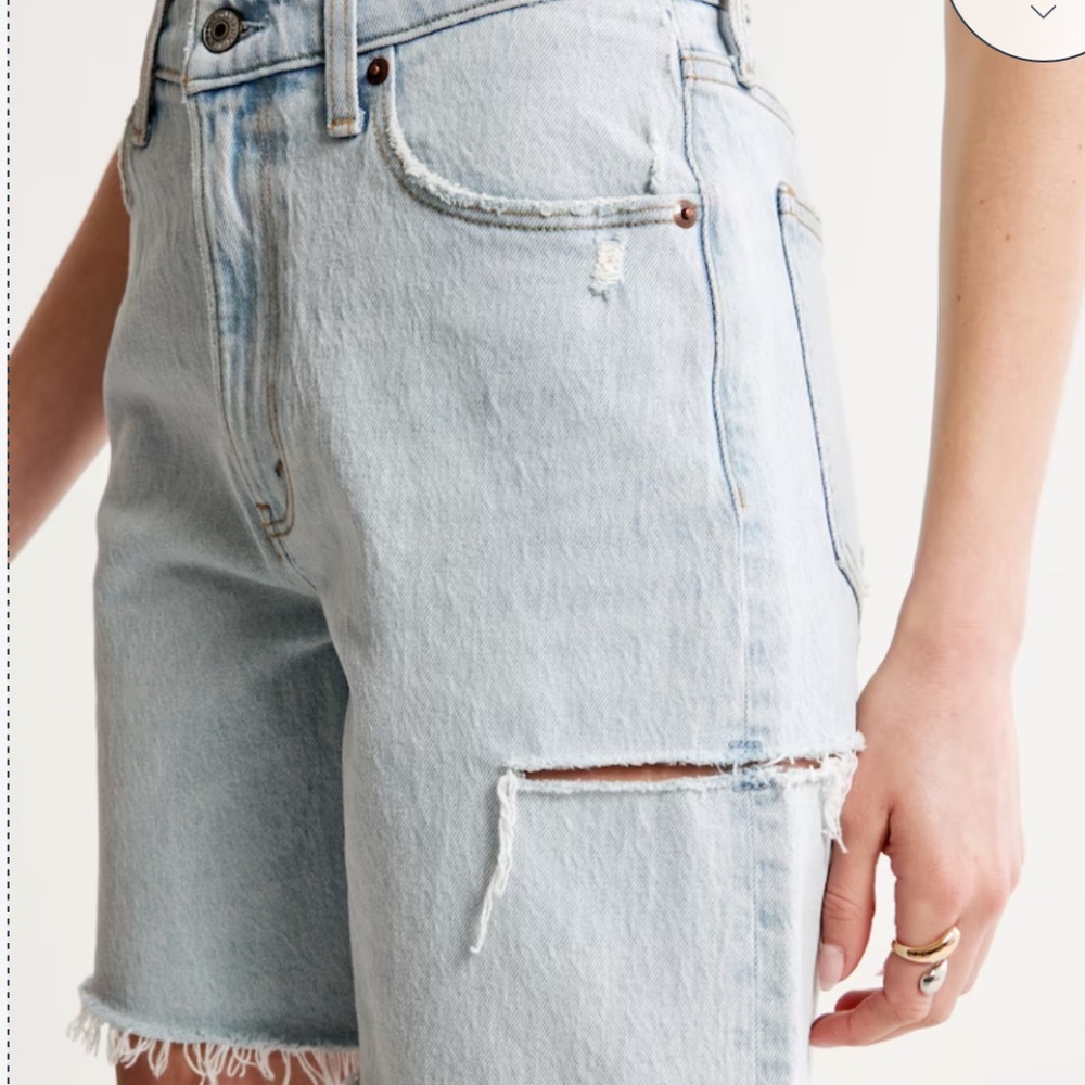 Abercrombie & Fitch High Rise 7 Inch Dad Denim Short Distressed Size 26/2